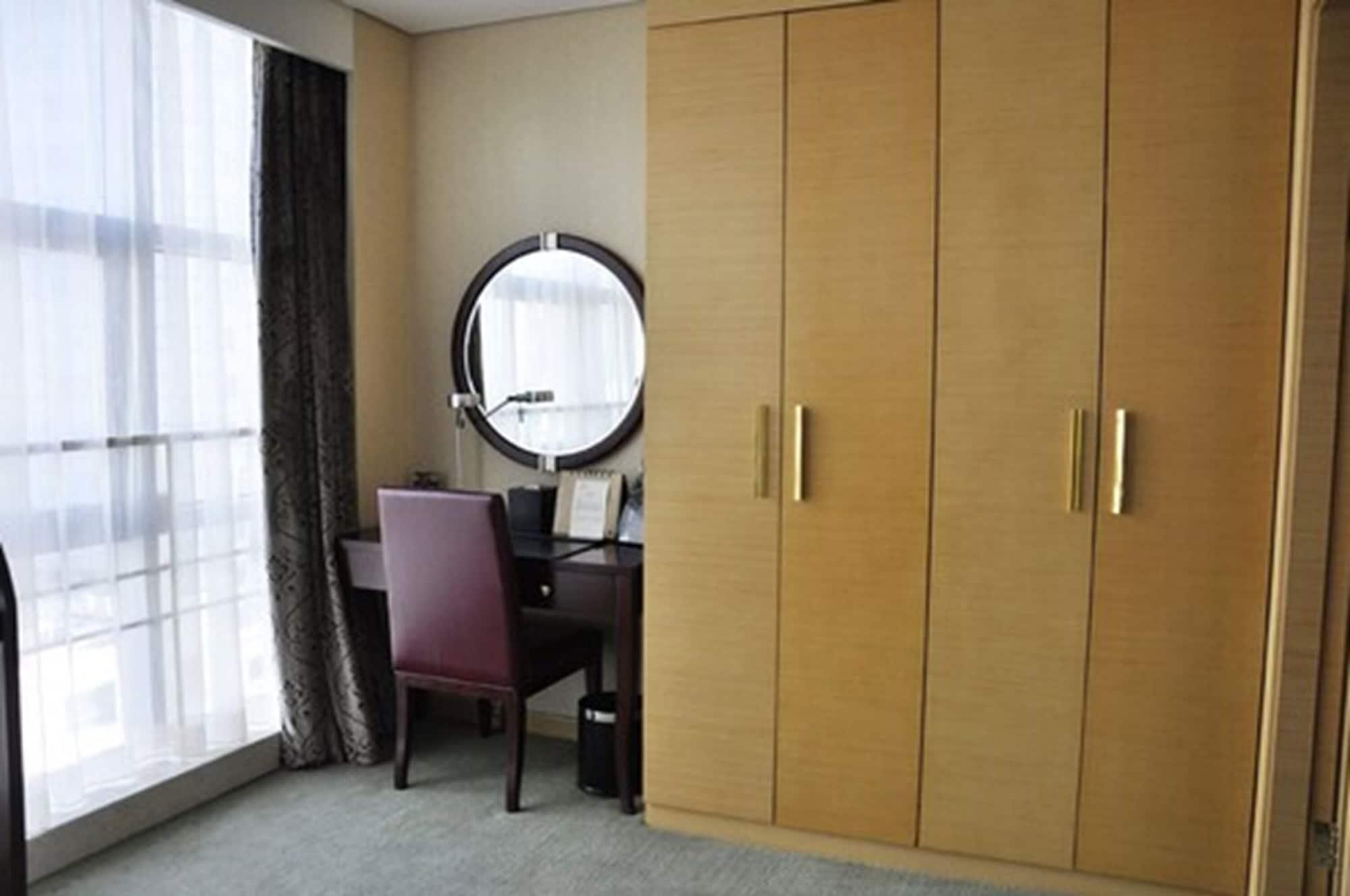 Regal Plaza Hotel & Residence Waigaoqiao Shanghai Exterior photo