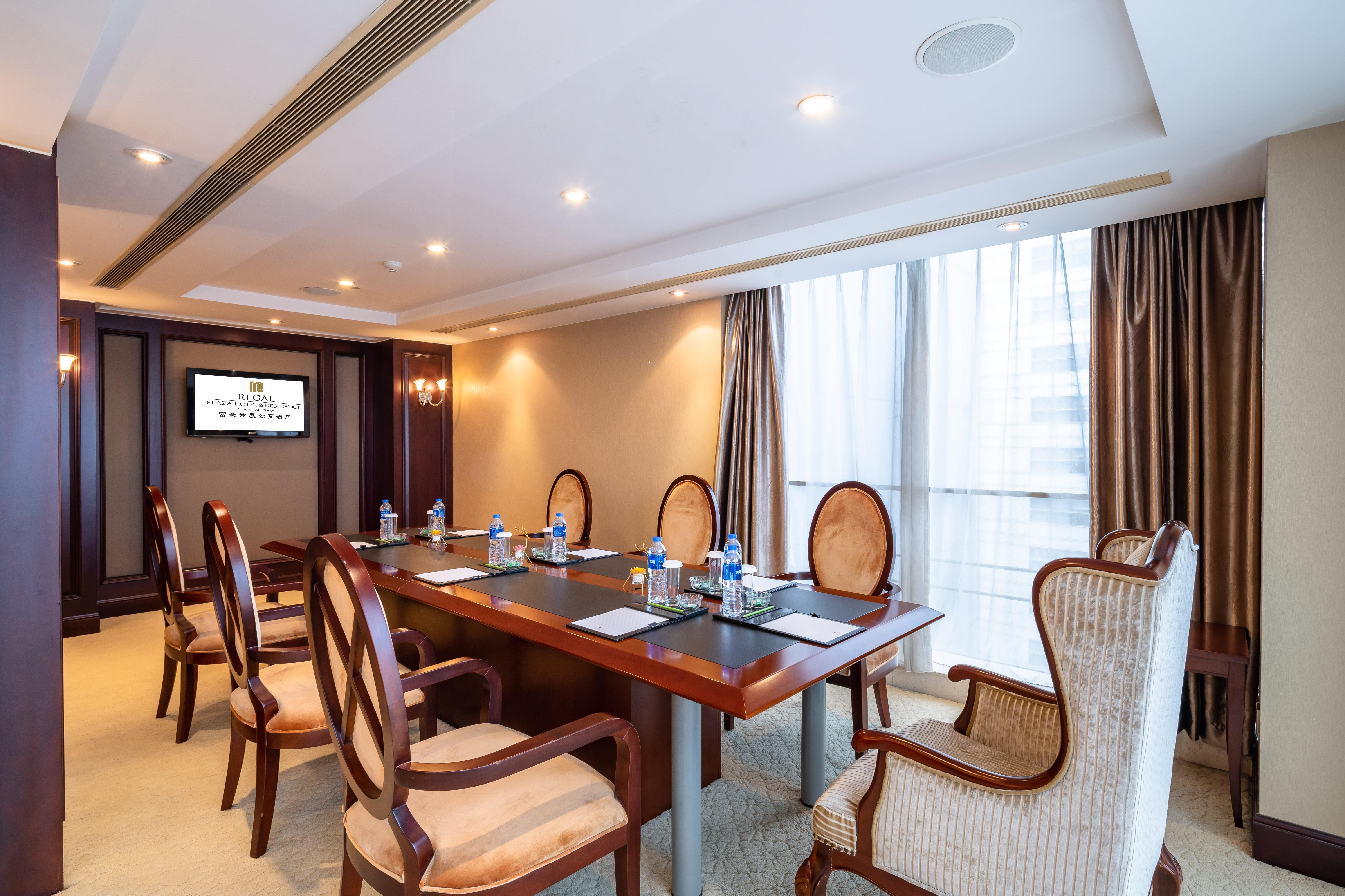 Regal Plaza Hotel & Residence Waigaoqiao Shanghai Exterior photo
