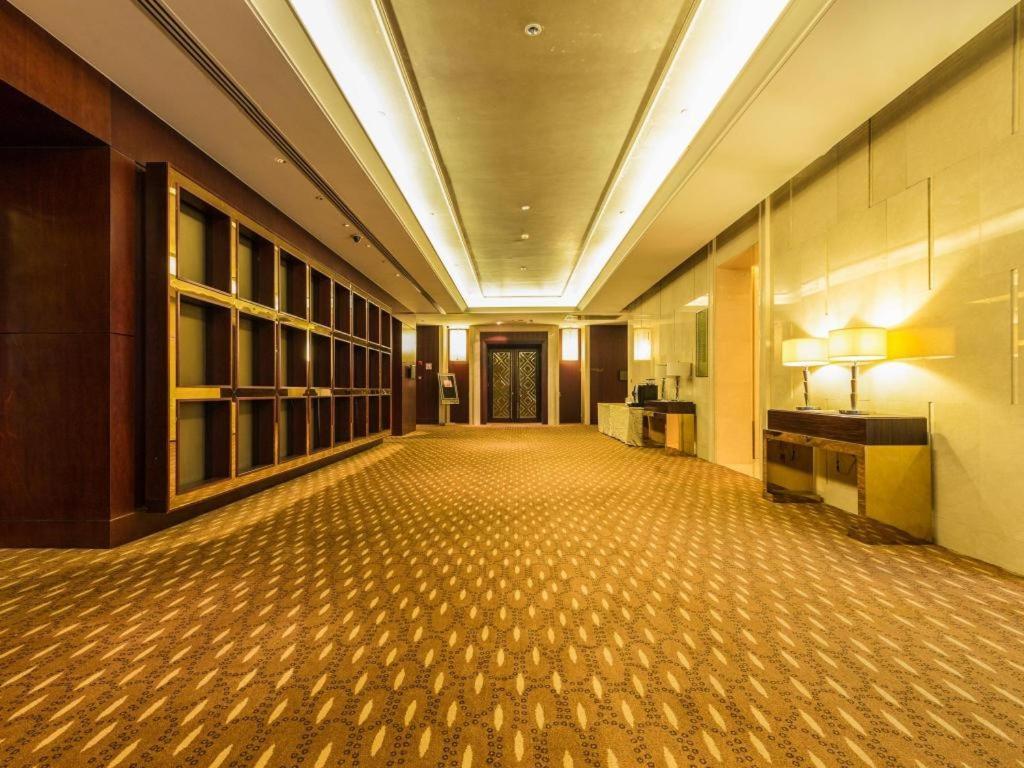 Regal Plaza Hotel & Residence Waigaoqiao Shanghai Exterior photo
