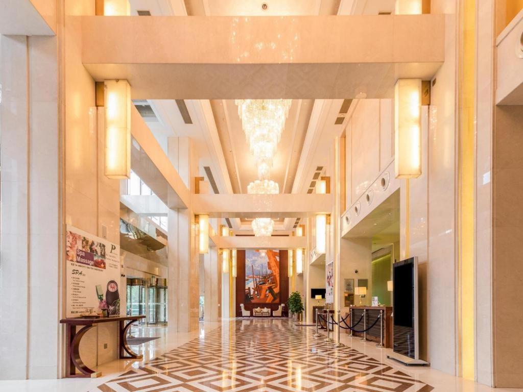 Regal Plaza Hotel & Residence Waigaoqiao Shanghai Exterior photo