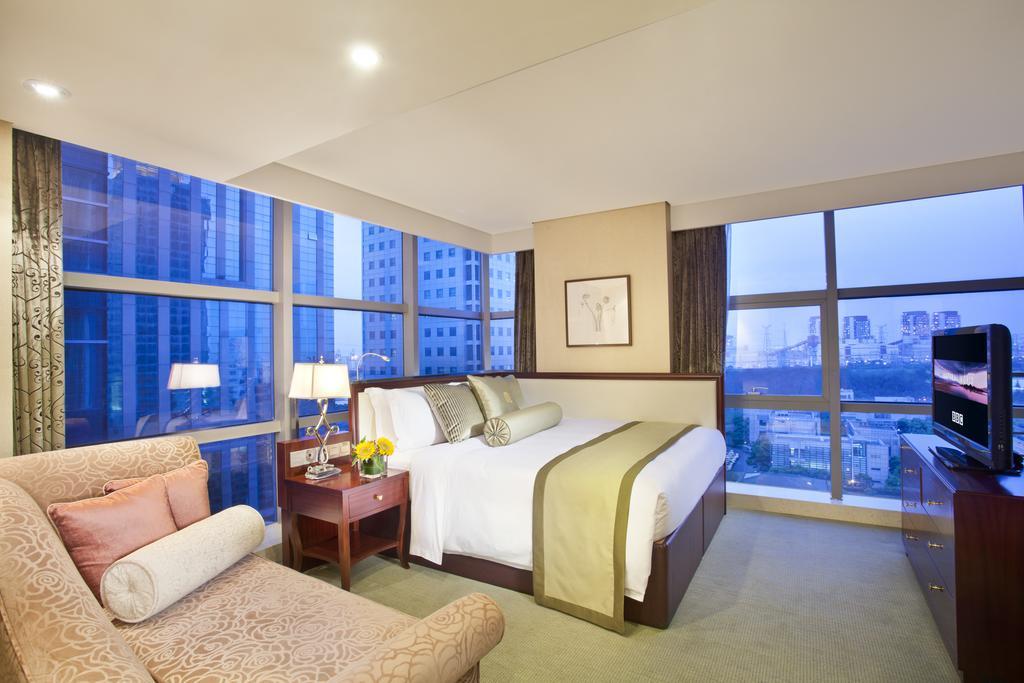 Regal Plaza Hotel & Residence Waigaoqiao Shanghai Exterior photo